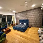 Luxury Master Bedroom With Bathtub N Private Entry Best For Parties