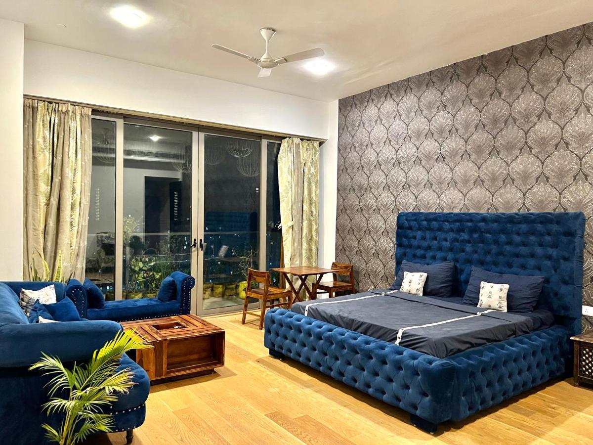 Luxury Master Bedroom With Bathtub N Private Entry Best For Parties Guest house *