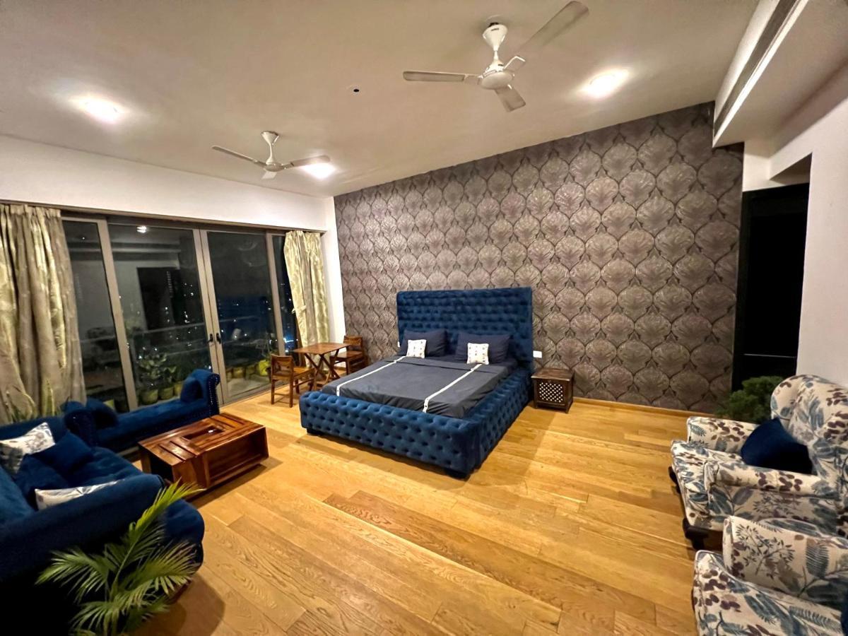 Luxury Master Bedroom With Bathtub N Private Entry Best For Parties Maison d'hôtes *